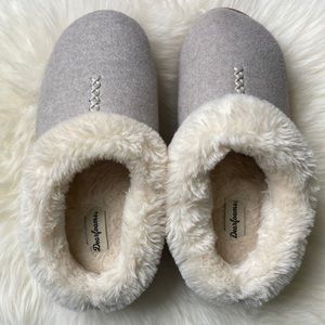 Dearfoam slippers. Size 7-8
